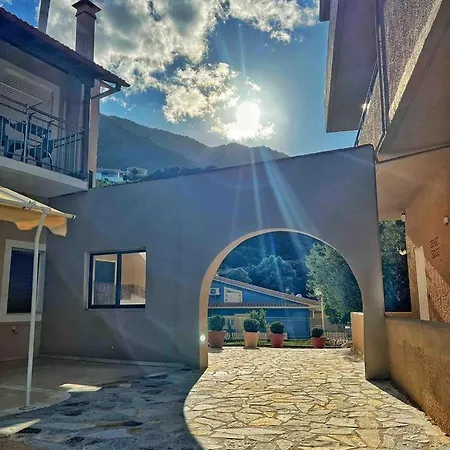 Sunrise Lefkada 酒店 2*